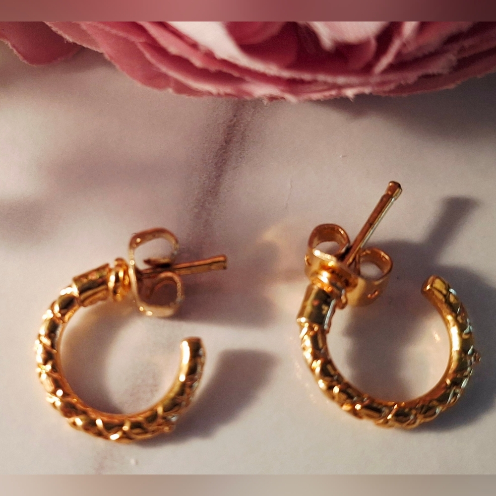 Vintage 80s ✨️💛Textured Gold Hoop Earrings